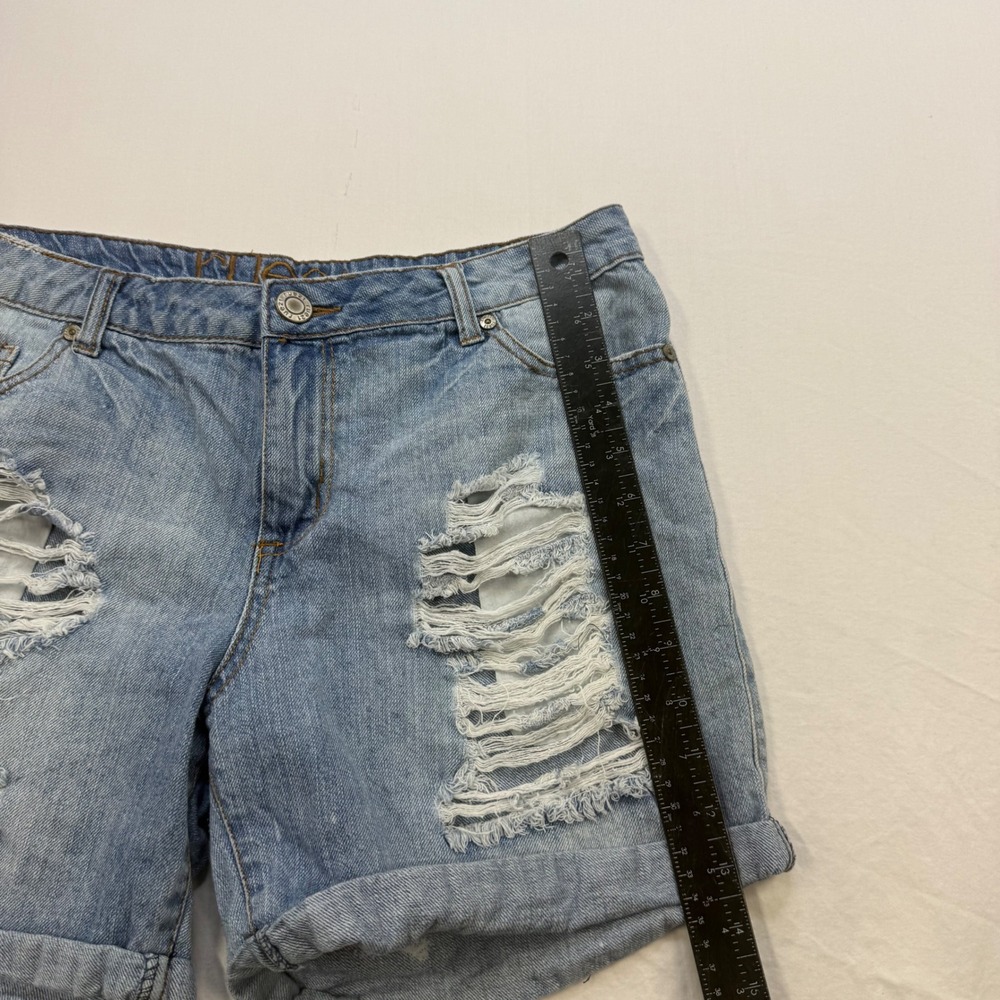 Rue21 Curvy Short Womens 7/8 Light Wash Distressed Ripped Denim Jean Shorts 186 - Picture 3 of 8